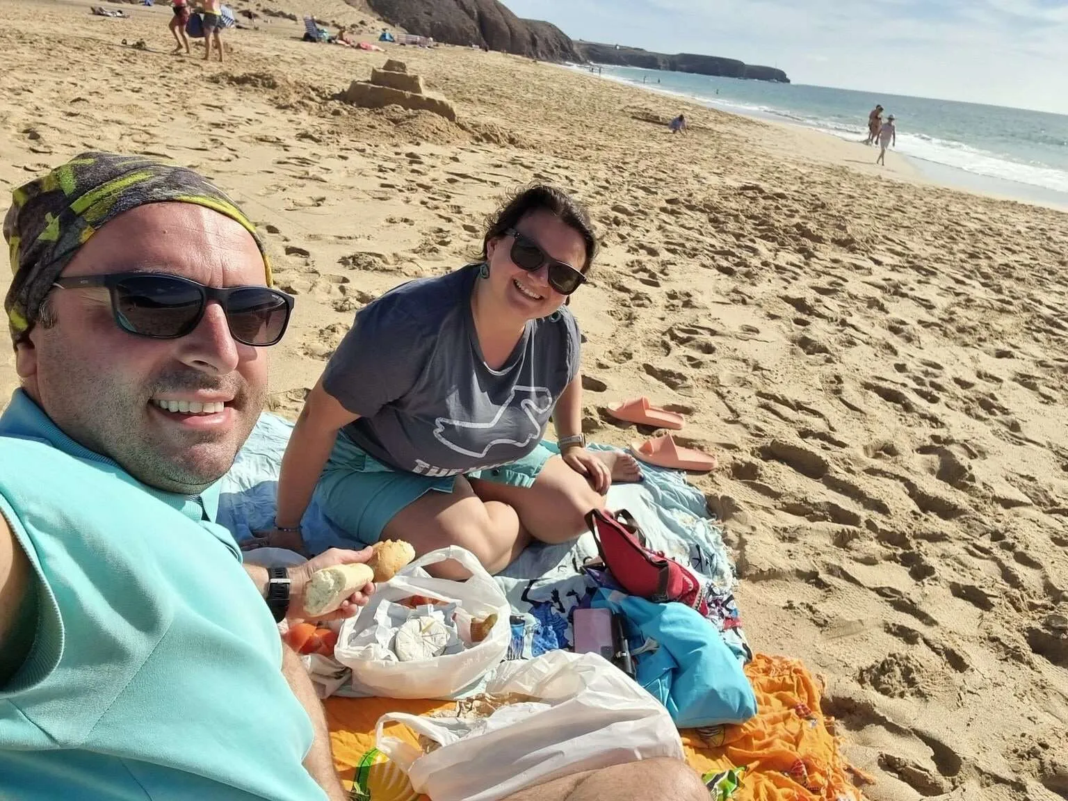 Things to do in Lanzarote - picnic on Playa Mujeres