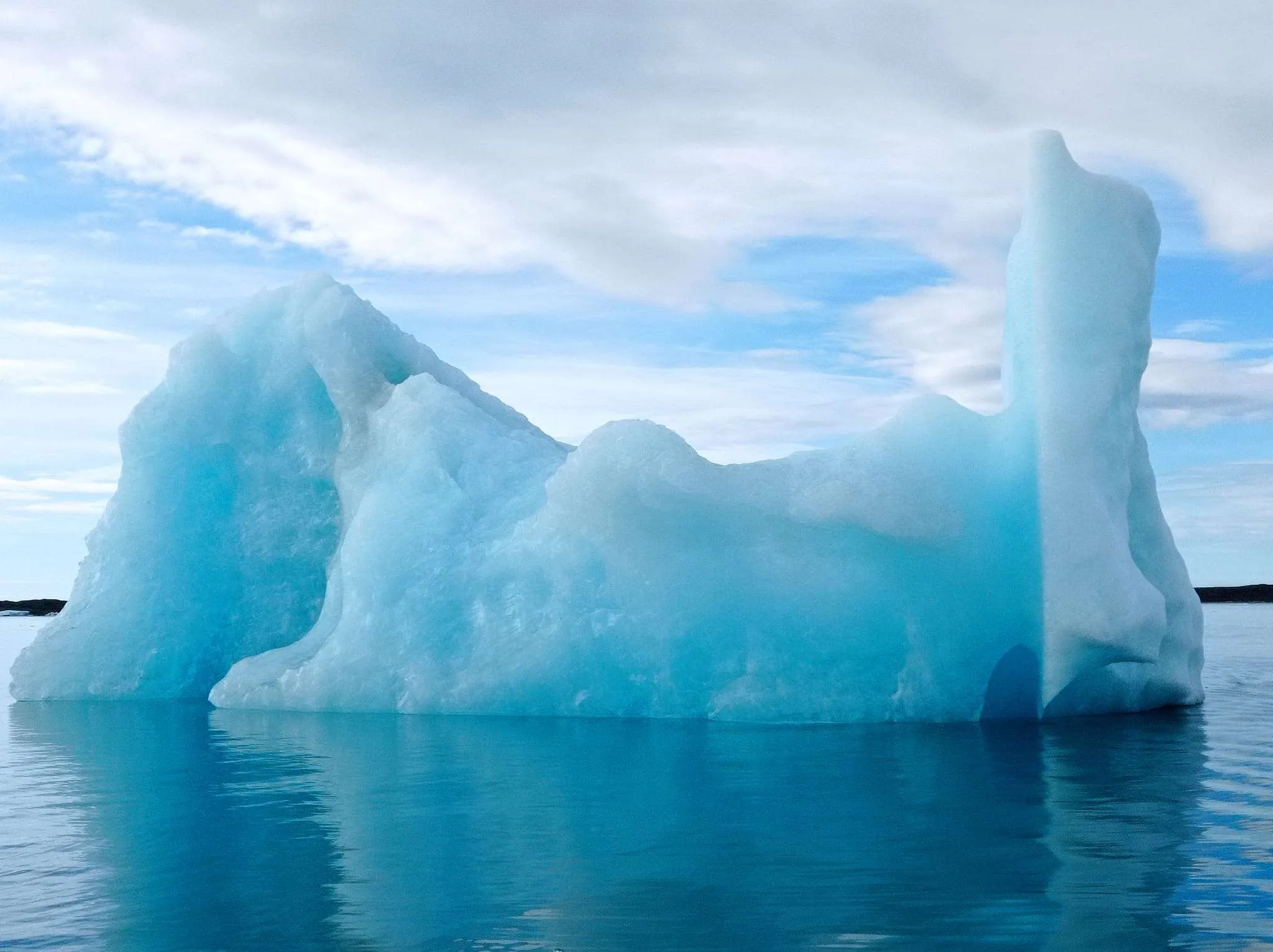 Boat trip in Jรถkulsรกrlรณn Glacial Lagoon, Iceland