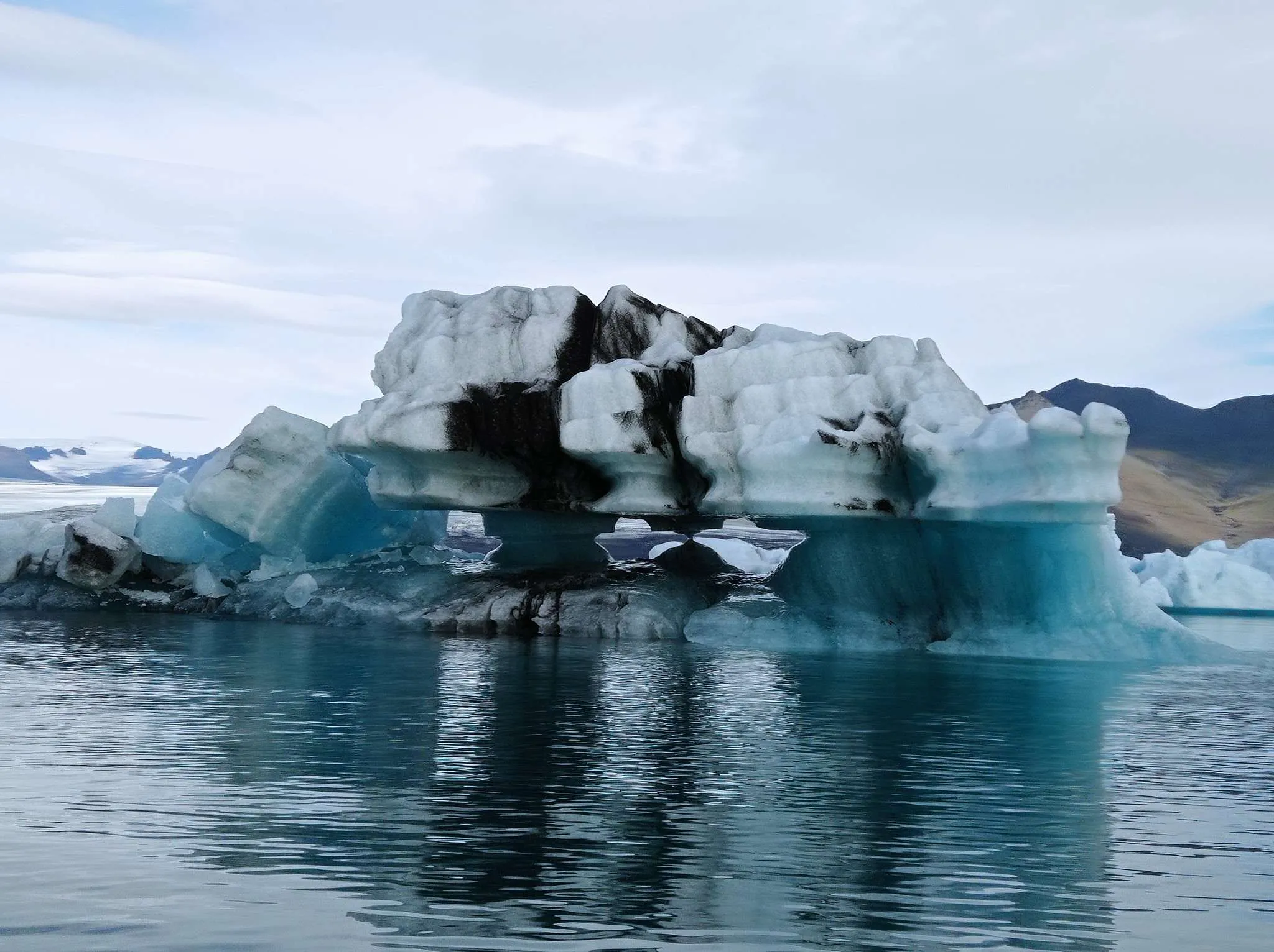 Boat trip in Jรถkulsรกrlรณn Glacial Lagoon, Iceland