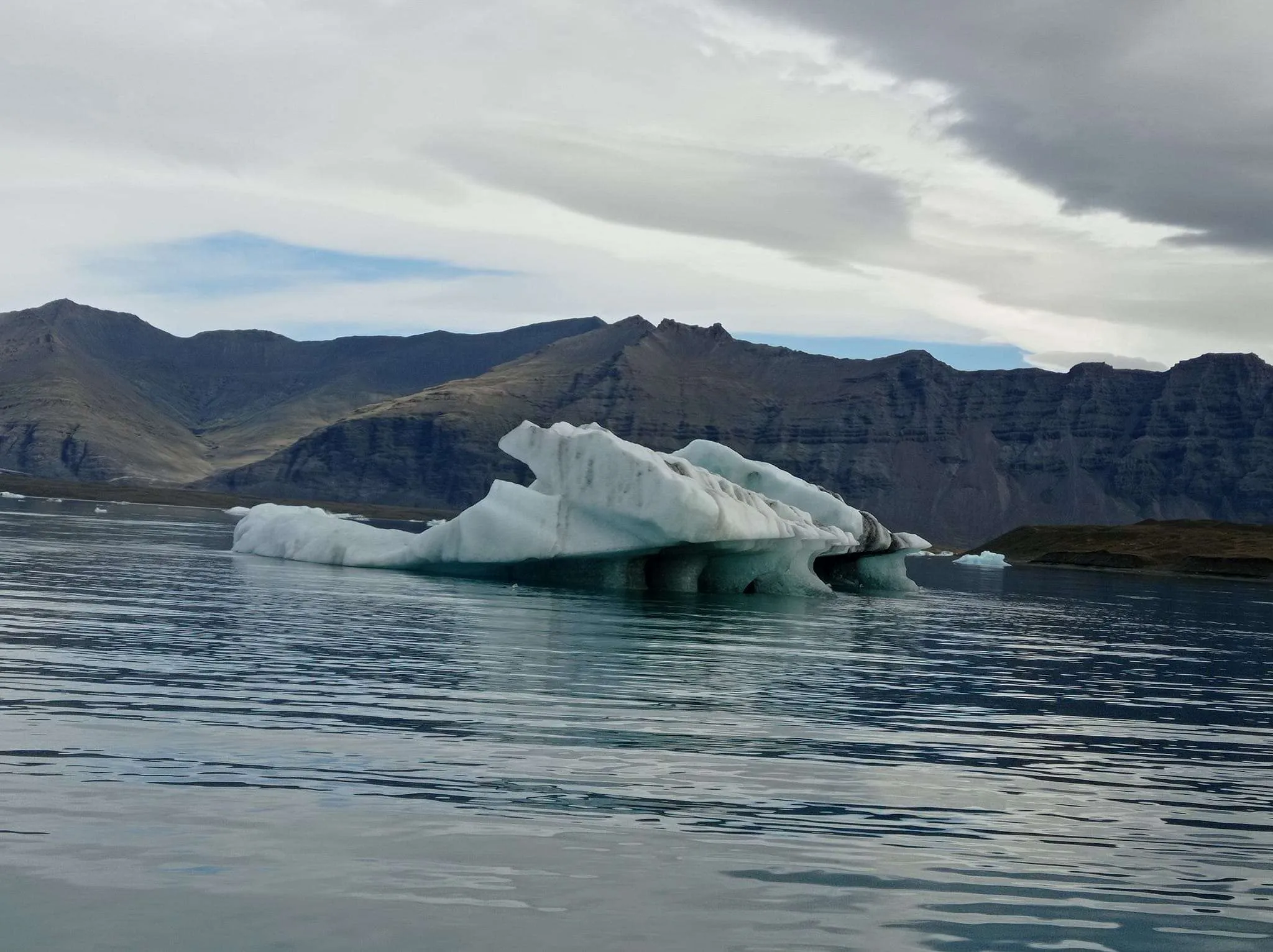 Boat trip in Jรถkulsรกrlรณn Glacial Lagoon, Iceland