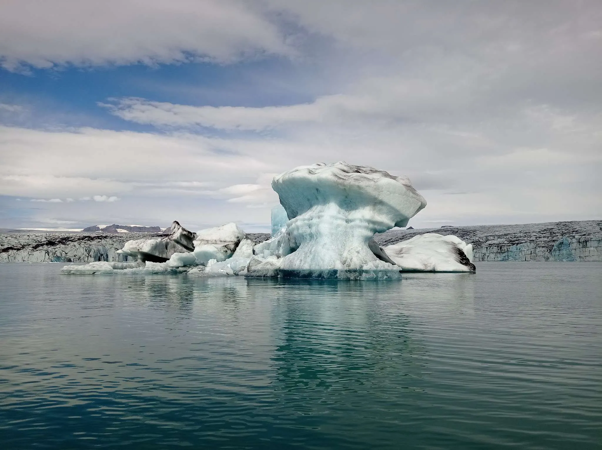 Boat trip in Jรถkulsรกrlรณn Glacial Lagoon, Iceland