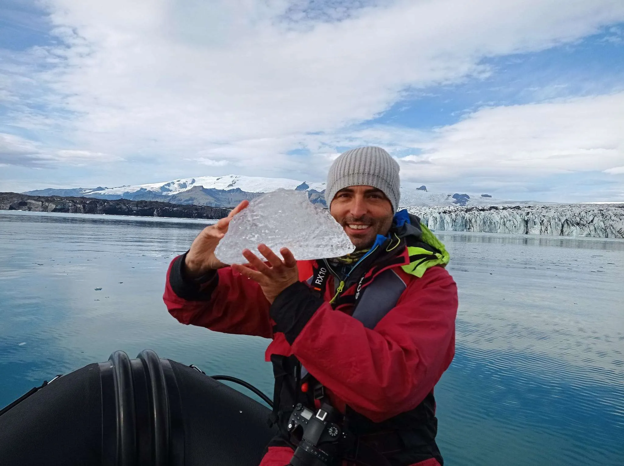 Boat trip in Jรถkulsรกrlรณn Glacial Lagoon, Iceland