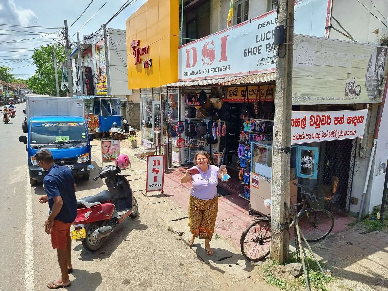 Money exchange in Tissa, Sri Lanka