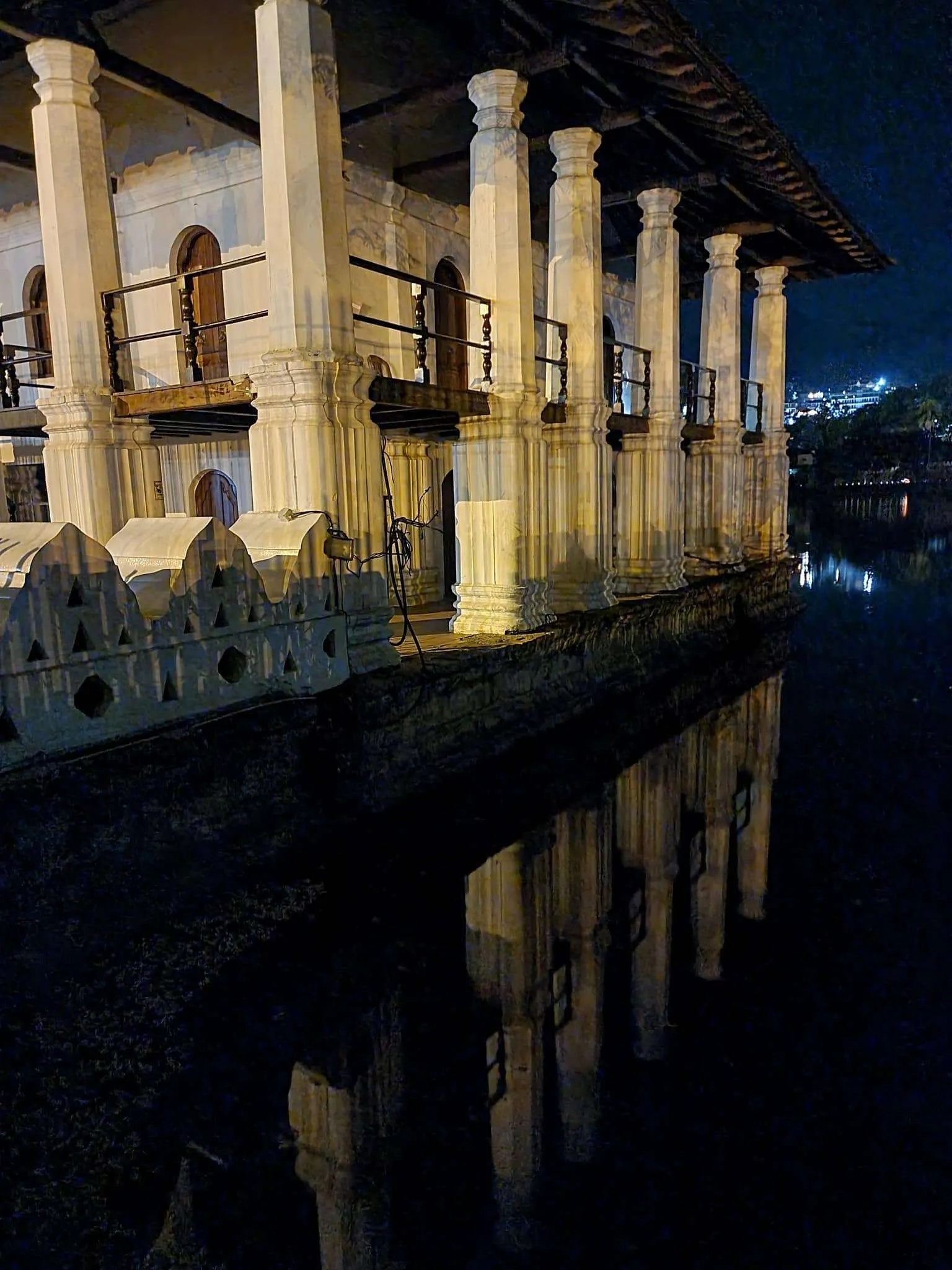 Kandy lake, Sri Lanka