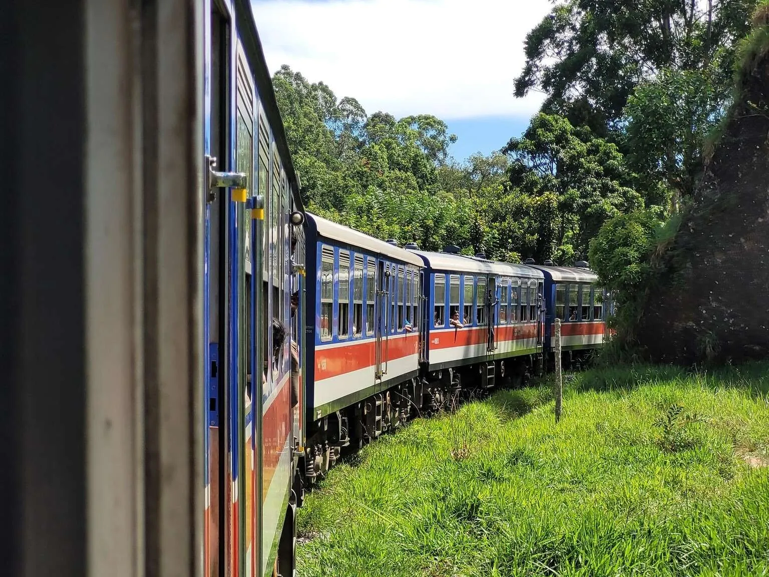 Train ride from Ella to Nuwara Eliya, Sri Lanka itinerary
