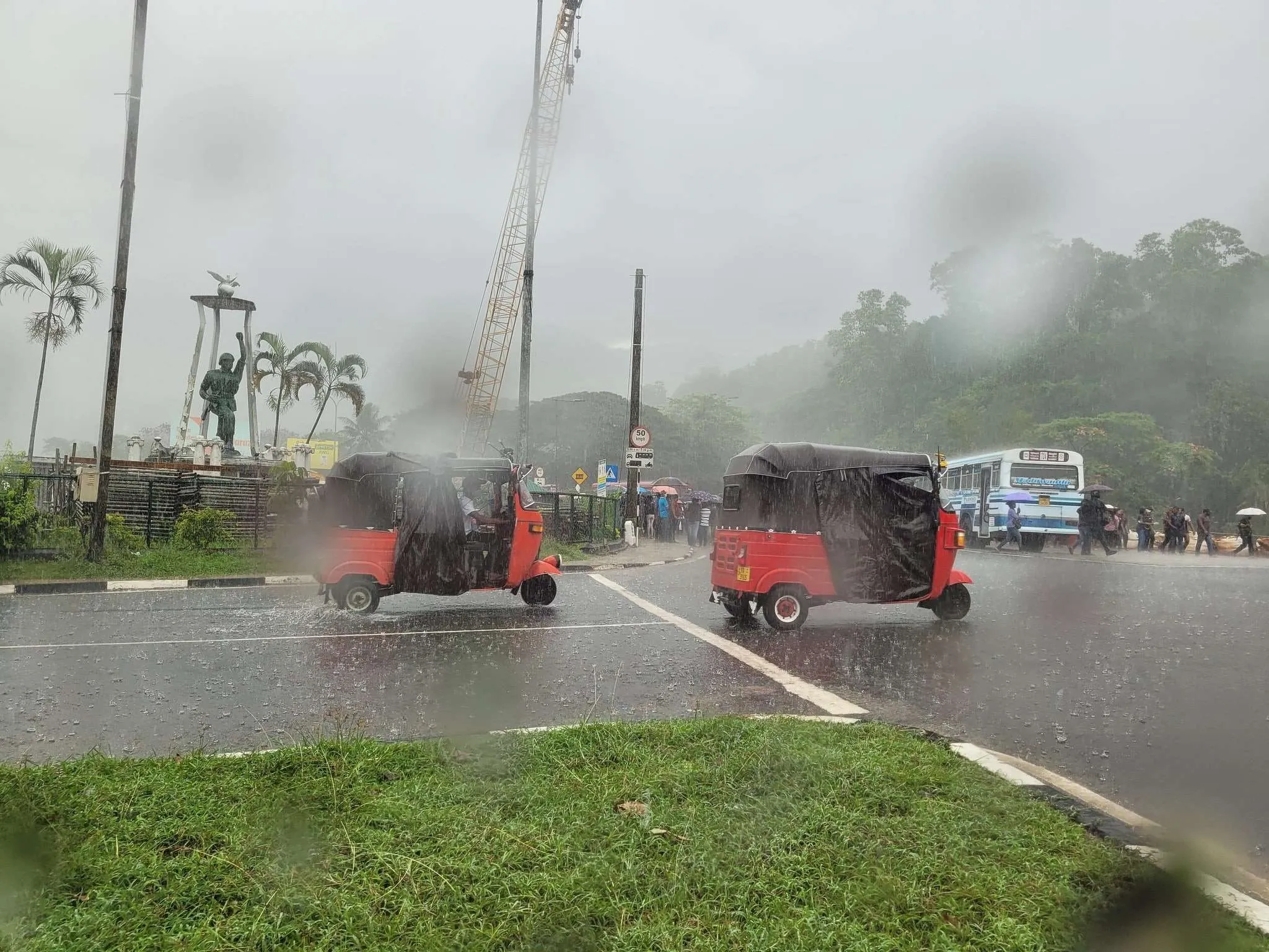 One the way from Nuwara Eliya to Kandy, Sri Lanka itinerary