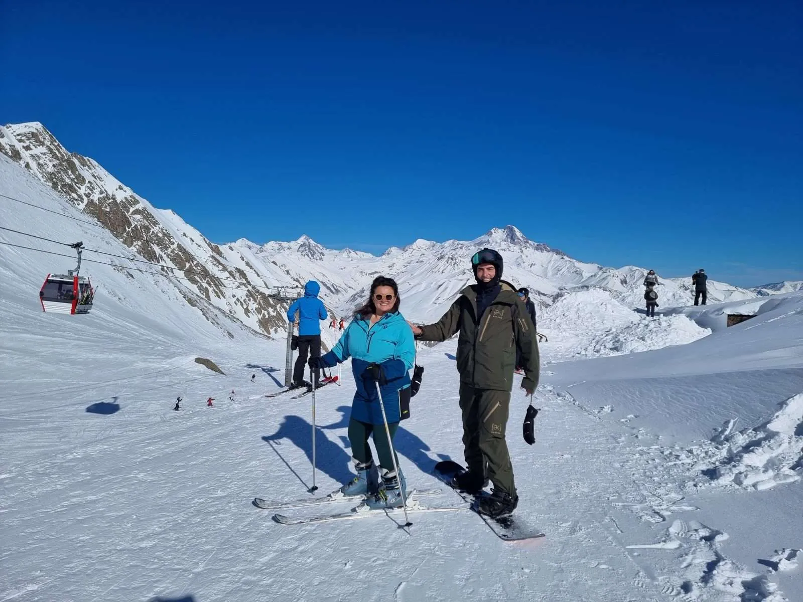 Georgia Gudauri Bistra and Nace on the slopes